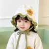 Gorro de Punto para Protección de Oídos de Bebé Otoño/Invierno Estilo Coreano con Volantes Florales Gorro para Bebé de Atar Cálido para Bebé Venta al por Mayor