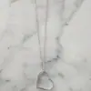 Colar transfronteiriço europeu e americano pingente de coração de pêssego oco personalidade sexy colar com pingente de coração colar de corrente longa simples para clavícula