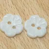 Em estoque, botões florais em relevo multicoloridos, flor tridimensional de cinco pétalas com dois ilhós, botões de resina para camisas femininas, botões pequenos coloridos
