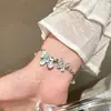 Pulsera de mariposa con grava azul degradada para mujer, verano, lujo ligero, nicho, temperamento de alta gama, joyería de mano, pulsera de personalidad para novia