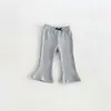 Calça flare estilo coreano para meninas, nova coleção de outono 2026, calça casual versátil canelada lisa com laço de borboleta para bebês e crianças pequenas