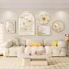 Sala de Estar Minimalista Moderna Pintura Decorativa Floral Mural de Pared de Fondo para Sofá Estilo Nórdico Crema Mesa Pequeña con Flores Combinación Pintura Colgante