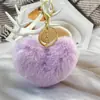 Llave de felpa de corazón de melocotón de venta caliente, llavero de bola de pelo de amor, colgante para bolsos de mujer, adornos para coche, venta al por mayor