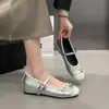 Sapatos baixos de bolinhas estilo francês para aumentar a altura para mulheres, novo modelo de outono 2026, adequados para combinar com saias, sapatos de festa, sapatos Mary Jane pequenos de couro