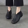 Botines planos tejidos hechos a mano de piel de vacuno de plena flor, con suela suave y apertura en forma de V, diseño ajustado y de la nueva colección otoño 2026