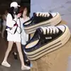 Verano 2024 Nuevo Estilo Zapatillas de Baotou Famosas en Internet Zapatos de Malla con Suela Gruesa para Mujer Calzado Exterior de Malla Transpirable Versátiles Zapatos de Media Caña Explosiones