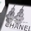 ¡Guau!Moda Transfronteriza Europea y Americana, Varios Pendientes Largos Metálicos de Borla Exagerada de Estilo Moderno con Elementos Elegantes
