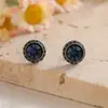 Pendientes de botón de circón azul oscuro más vendidos en Douyin Diseño de nicho Pendientes de alta gama Moda Exquisitos Versátiles Accesorios para pendientes de celebridades de Internet