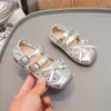 Sandalias Mary Jane de Lunares para Niñas 2026 Verano Nuevo Estilo Cierre de Velcro con Lazo Suela Suave Antideslizante Transpirables Zapatos de Princesa