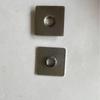 Venta al por mayor del fabricante Placa de hierro cuadrada soldada interior hembra con conector de fijación hembra incorporado Tuerca de manguito interior hueco Dientes de rosca interior