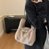 Bolso de mano pequeño y mullido más vendido para otoño e invierno para mujer, nuevo bolso cruzado versátil de moda 2026, bolso de felpa súper popular