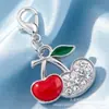 Pingente de cereja requintado cravejado de diamantes, efeito de gota de óleo, chaveiro de fruta realista, acessórios decorativos DIY para bolsas
