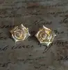 Aretes de Clip de Flor de Rosa Acrílica Coreana, Modernos y Dulces, Versátiles Aretes Florales para Mujeres Sin Perforaciones, Aretes de Clip de Bobina de Mosquito