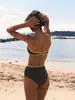 Biquíni Duas Peças Novo Estilo Cor Contrastante Cintura Alta para Mulheres, Top Bandeau Push-Up para Seios Pequenos, Emagrecimento e Esconde Barriga, Biquíni para Férias na Praia
