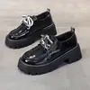 Sapatos de Couro Femininos Estilo Britânico 2026 Novos Sapatos Pretos Versáteis Sapatos de Salto Único Estilo Mary Jane com Aumento de Altura Oculto Mocassins