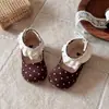 Sapatos de Couro para Meninas 2026 Outono Novo Estilo Temperamento de Menina Sapatos Princesa de Bolinhas Sapatos de Couro Liso Estilosos para Meninas com Renda