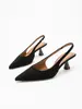 Sapatos de veludo francês de uma tira elegantes de salto baixo para mulheres no atacado, scarpins de bico fino da moda e luxuosos, sandálias confortáveis