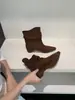 Botas de Cano Curto Femininas Retro Quadradas Patchwork Plissadas Aumento de Altura Estilo Novo Outono 2026