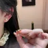 Estilo Popular Design Igual ao de Xu Yan Brincos Versáteis da Moda com Contas Iridescentes Bege Aurora Acessórios de Orelha de Luxo de Nicho Outono e Inverno