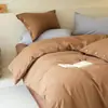 Conjunto de cuatro piezas de color liso con botones para camas matrimoniales, adecuado para el hogar, casa de huéspedes, casa de alquiler, dormitorio, conjunto de tres piezas