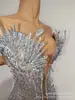 Vestido Mini Strapless Brillante de Diamantes Plateados de Lujo Atuendo de Cumpleaños para Mujer Sexy Disfraz de Performance Ropa de Escenario para Cantante