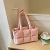Bolsa acolchoada xadrez grande transfronteiriça para mulheres, nova bolsa acolchoada de algodão 2026, grande capacidade, bolsa de ombro leve, bolsa de axila