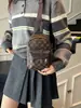 Marca Europeia e Americana Retrô Tendência Moda Bolsa de Peito Estampada de Ombro Único Presbiopia 2025 Nova Bolsa de Cintura Casual Feminina Versátil de Luxo Leve