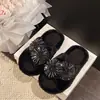 Chinelos Peludos Fashionáveis com Fogos de Artifício de Strass para Mulheres 2026 Novo Estilo Outono/Inverno para Casa e Uso Externo, Chinelos Planos de Algodão com Tiras Cruzadas de Celebridade da Internet