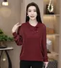 Outono 2026 Novidades Roupa de Mãe Gola Boneca Cadarço Manga Longa Camiseta para Mulheres Solta Emagrecedora Patchwork Top Elegante