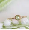 [Anel de dedo indicador banhado a ouro com pingente, anel de luxo leve, moda feminina, personalidade, design de nicho Ins, atacado]