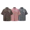 Camisa de Manga Corta con Bolsillo Bordado de Letras con Pedrería a Cuadros para Hombre, Nuevo Top Holgado Casual Estilo Universitario Primavera/Verano para Mujer
