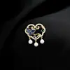 Nuevo broche de candado de paz Ruyi estilo chino, prendedor de solapa de cheongsam estilo antiguo, broche antideslizante exquisito de alta gama, accesorio de broche