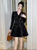 [Em Estoque] Vestido Preto Pequeno Bordado Estilo Hepburn de Verão Sensação de Alto Padrão Francês Redutor de Idade Temperamento Vestido Petite Cintura Marcada