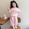 Roupas Infantis Conjunto para Meninas 2026 Novo Estilo para Crianças Pequenas Primavera e Outono Moletom Casual e Calça Cavalo Arco-Íris Desenho Simples Conjunto