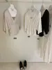Liquidação, Sem Devoluções ou Trocas. Camiseta W10232 Estilo Preguiçoso Coreano com Design Plissado, Caimento Solto, Efeito Emagrecedor, Decote V que Marca a Cintura, Manga Morcego