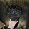 Camiseta de Verano Nuevo Estilo Brillante Rasgada de Manga Corta para Hombres y Mujeres, Moderna y Tendencia, Lujo Ligero, Corte Amplio, Versátil Camiseta de Cuello Redondo de Media Manga