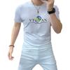 Camiseta Casual Estampada de Moda de Cuello Redondo para Hombre Verano 2025 Nuevo Estilo Elegante Casual Combinable Top Básico para Jóvenes y Personas de Mediana Edad