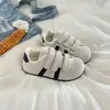 Zapatillas estilo coreano post-apocalípticas de velcro para mujer, nueva colección otoño 2026, zapatos blancos de moda, versátiles para estudiantes, mocasines