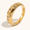 Anillo Minimalista de Estrella y Luna Estilo Ins Transfronterizo Europeo y Americano, Acero Inoxidable Chapado en Oro de 18 Quilates, Joyería Personalizada Elegante y Minimalista de Lujo Ligero para Mujer