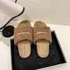 Pantuflas de felpa con diseño único estilo letra para mujer, nuevas de la versión coreana para otoño e invierno 2026, pantuflas peludas sin cordones