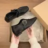 Falda con nuevos zapatos de cuero de punta cuadrada francesa hebilla de cuero tacón oculto de moda 2026 Otoño zapatos de un solo color