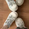 Tênis de Lona de Cano Alto com Sola Grossa para Mulheres 2026 Verão Novo Estilo Ins Retro Sapatos Pretos Estudante Versátil Casual Sapatos de Estrela