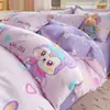 Conjunto de cama de algodão escovado puro de quatro peças com tema de desenho animado, conjunto de três peças para dormitório estudantil, atacado para presentes, conjunto de 4 peças adequado para dormir sem roupa, design minimalista