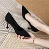 Sapatos de Salto Não Cansativos para Mulheres 2025 Novo Nicho Elegante Bico Fino Stiletto Sapatilhas Sola Macia Simples Sapatos de Trabalho Preto