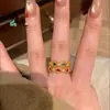 Tienda de Oro Mismo Estilo Chapado en Oro Filigrana Hueca Anillo de Múltiples Piedras Diamante Estilo Corte Vintage Anillo para Dedo Índice para Mujer