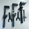 Los candados de gancho para cambios de vía de ferrocarril tienen cabezas de gancho de alta resistencia que son resistentes a la deformación y a la rotura, lo que los hace ideales para el mantenimiento de vías y las operaciones de cambio.
