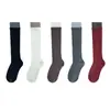 Nuevos calcetines de algodón para mujer, estilo simple cálido de otoño e invierno, costilla de doble aguja, empalme de color contrastante, adelgazantes, apilados hasta la pantorrilla, venta al por mayor