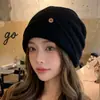 Gorro de Punto Suave con Vuelta y Pompón de Botón para Otoño e Invierno, Modifica la Forma de la Cabeza, Cálido, Jersey de Lana, En Stock