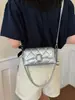 Bolso de cadena popular transfronterizo con patrón de rombos simples para mujer, nuevo bolso de hombro de moda de tendencia 2026, bolso cuadrado pequeño cruzado con estilo
