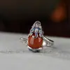 Brincos Gancho de Prata 925 Banhada com Pixiu Esmaltado Cloisonné e Ágata Vermelha do Sul, Novo Estilo Chinês, Estilo Antigo, Brincos de Nicho com Estilo Nacional Envelhecido